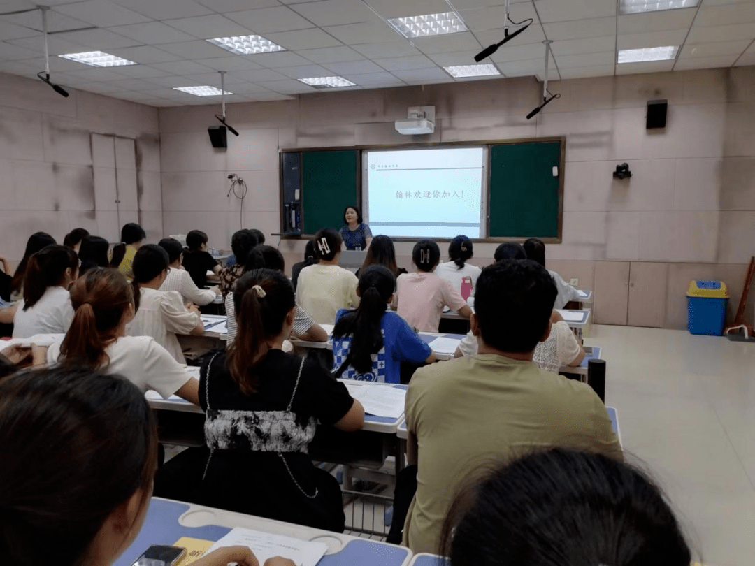 泛亚电竞平台同心聚力启新程教师培训谱新篇——翰林学校开展新教师岗前培训活动(图1)