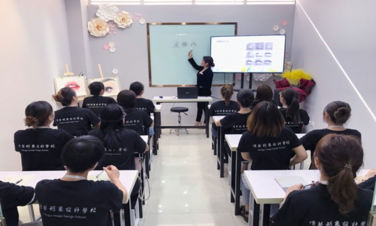 雨花区数学教师培训班开班120余名数学老师“充电蓄能”(图1)